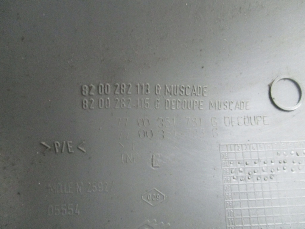 Защита стойка левая одинарная кабина master mascott 03- 8200110362 Оригинал