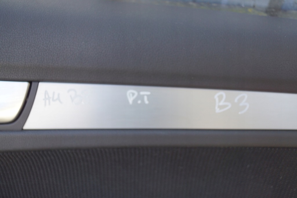 фото №11, Обшивка дверь правый задняя audi a4 b8