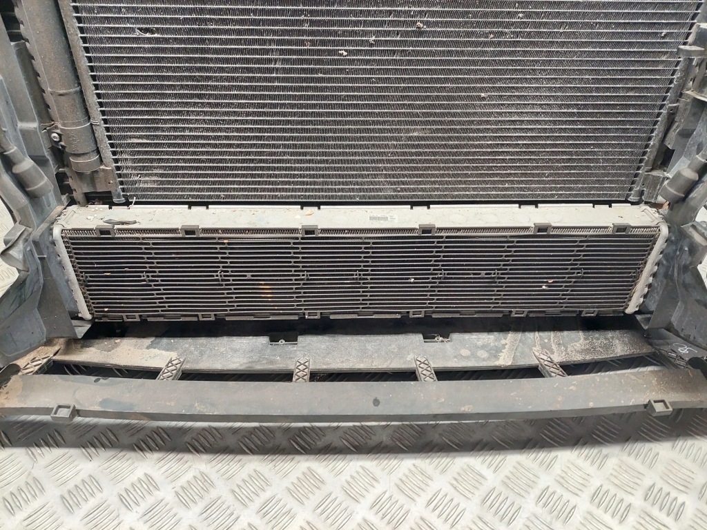 Audi q5 3.0 tfsi 260kw 4g0145804d с передний радиатор воды Оригинал