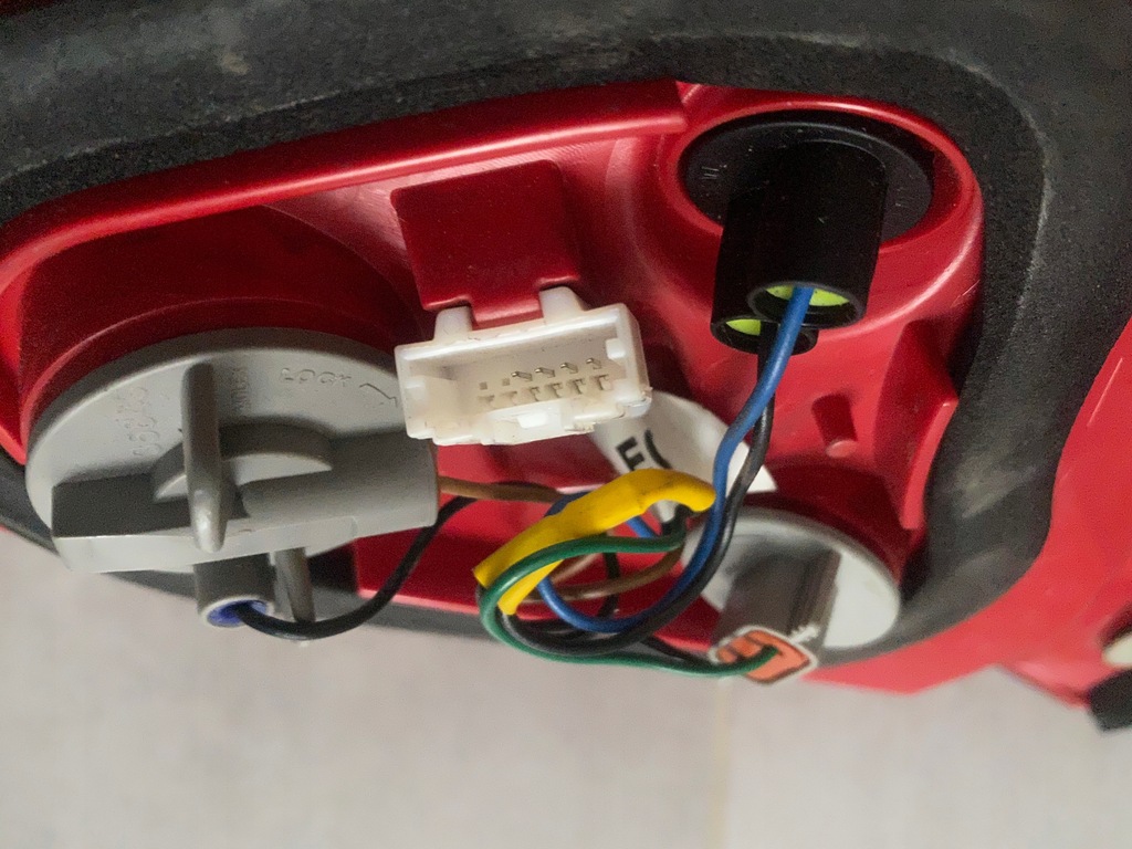 фото №7, Лампа задняя правая крышка багажника 92404-h8 kia rio v iv 17r