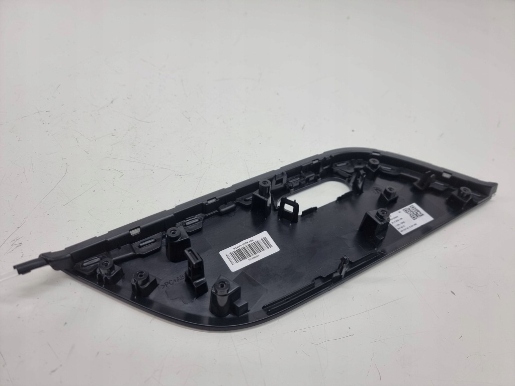 Mercedes-benz eqa 2023 перед сторона права молдинг оббивка двері передніх в Україні