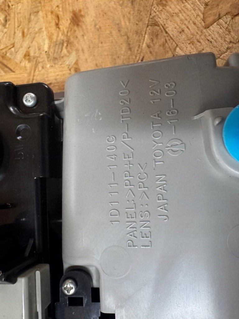 фото №3, Lexus ct 200h – лампа освещение салона / потолочный 81240-60060