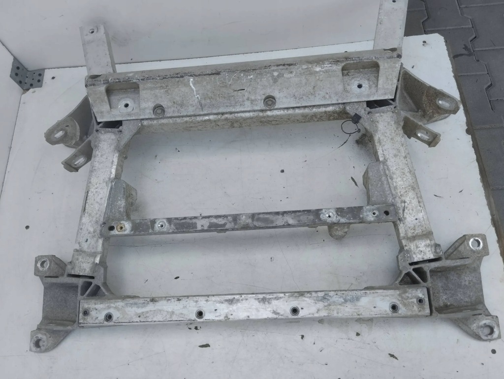 Tesla model x балка підрамник поперечина перед передній в Україні