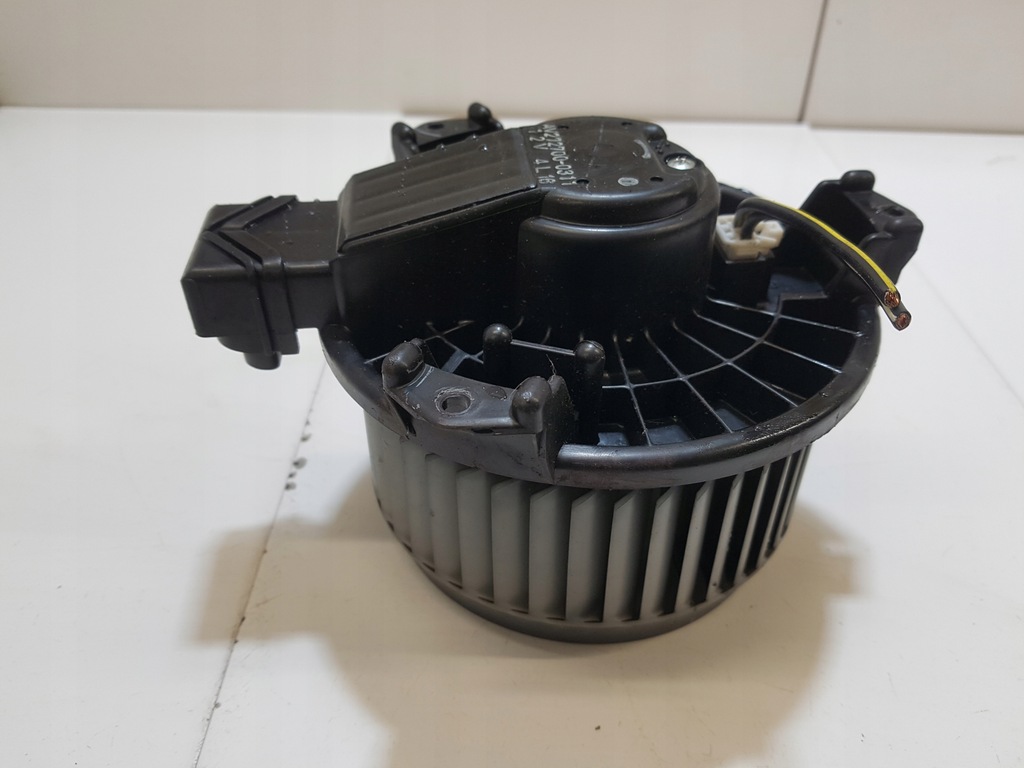 фото №1, Вентилятор обдув toyota yaris 2 av272700-0311