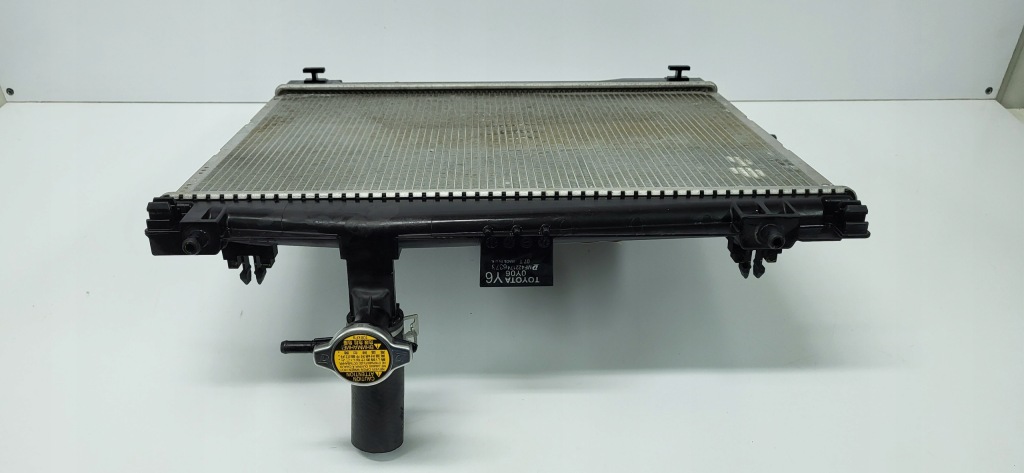 Yaris iii рестайлинг  16- радиатор воды кондиционера + вентиляторы 1,33 бензин Оригинал