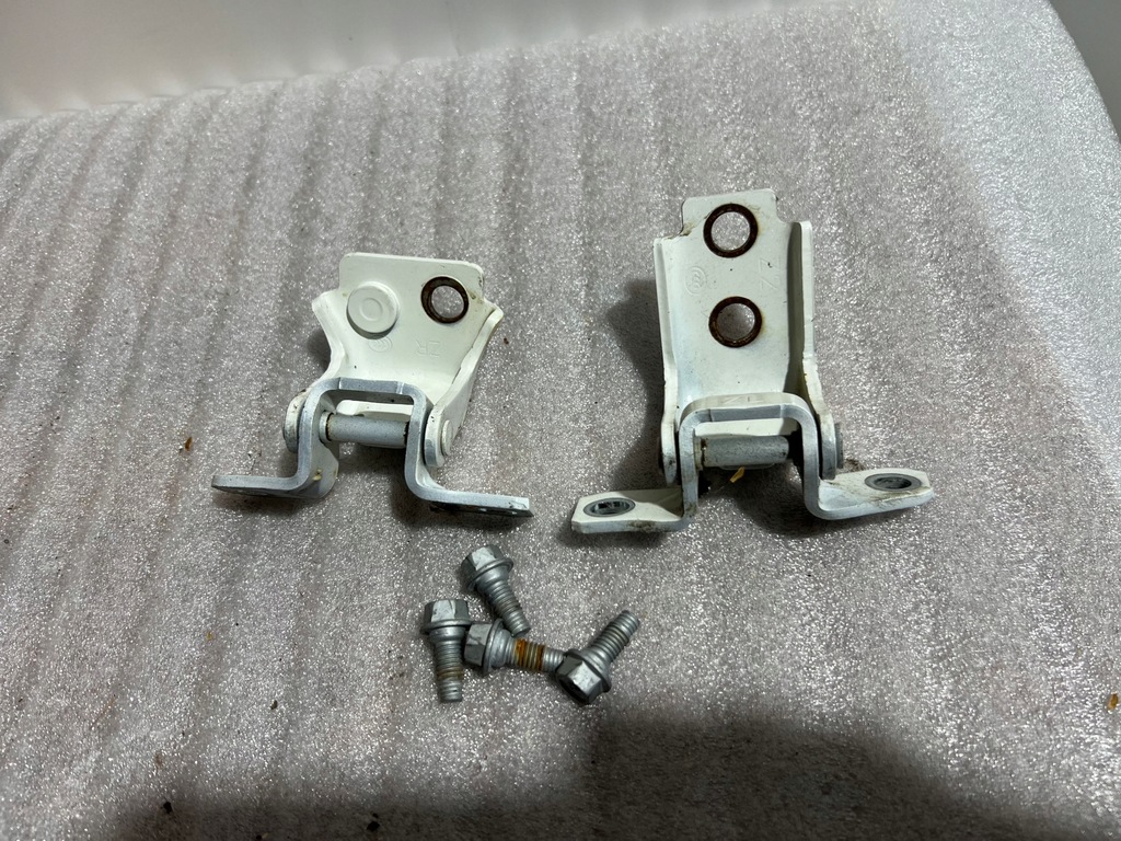 фото №1, Mazda 3 bp петли дверь правый задняя rok 2021