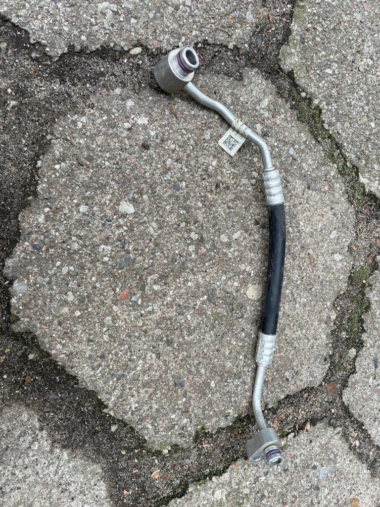 фото №1, Шланг кондиціонера audi e-tron