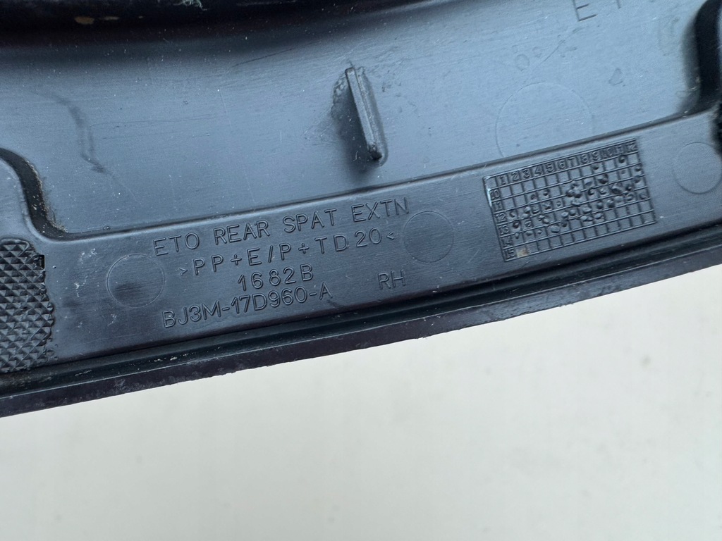 фото №13, Land rover evoque i 1 l538 11r- молдинг бампера правий задня права bj3m-17d960