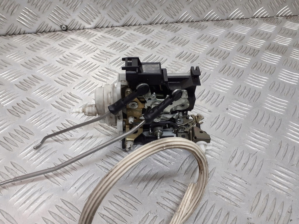 Замок дверь правый перед audi a4 b5 с Разборки