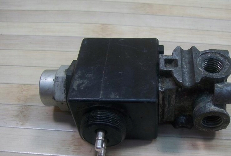 Клапан електроклапан scania 113 9041012 1393580 Ціна