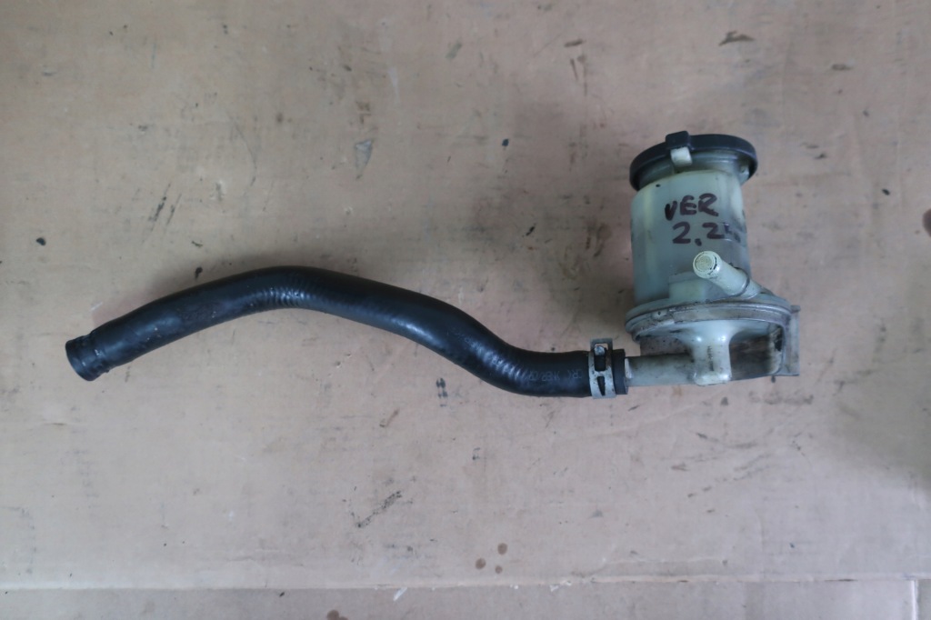 фото №1, Corolla verso ii 2.2 d бак усилителя жидкость