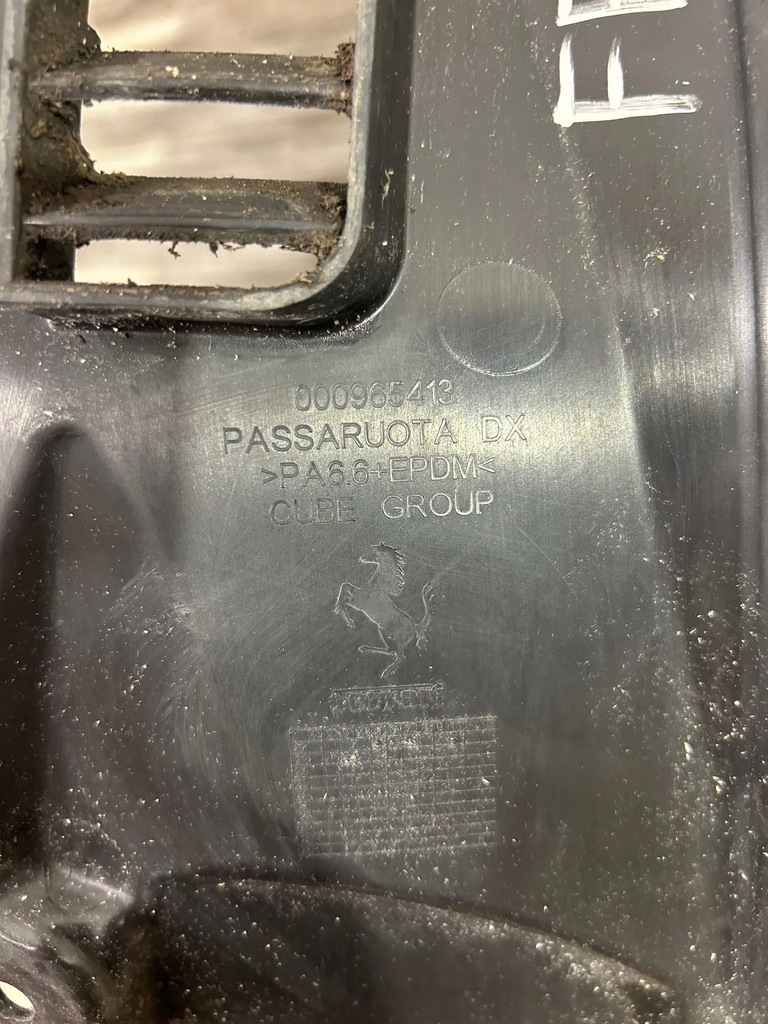 фото №1, Ferrari roma подкрылок правое