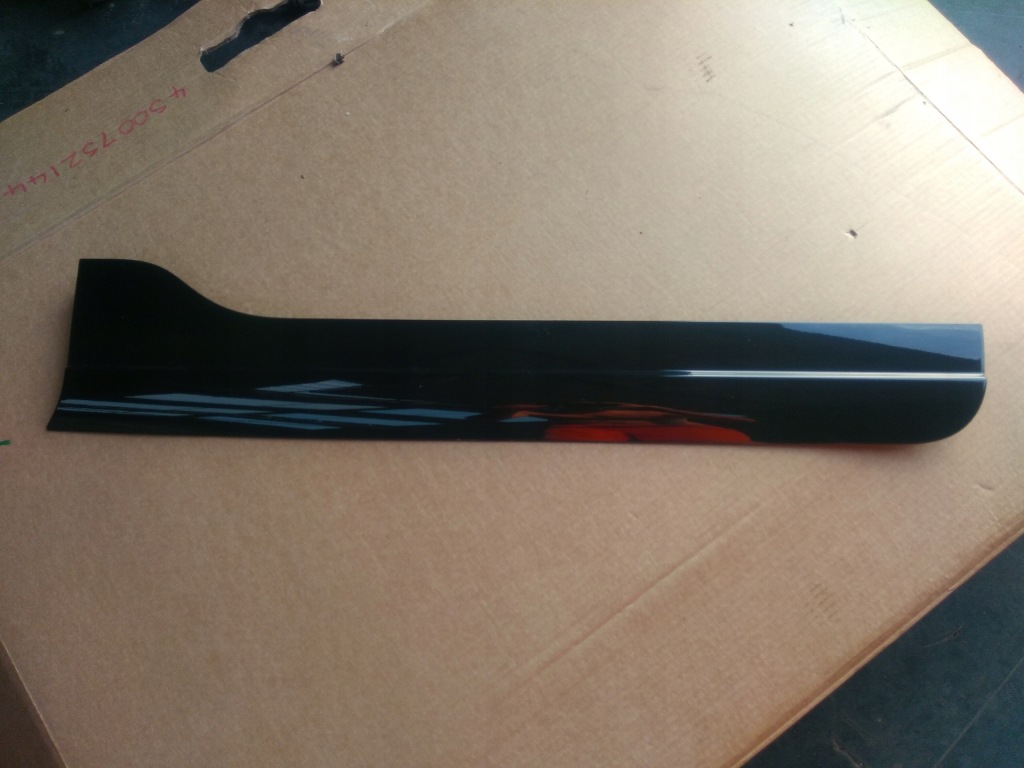 фото №1, Land rover discovery v - молдинг кровельная правая