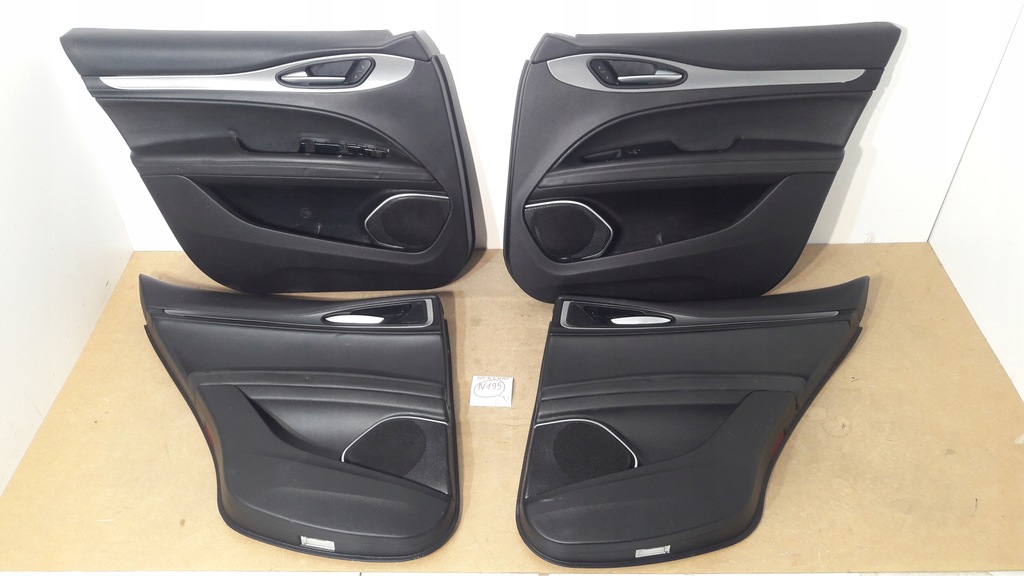 фото №1, Alfa romeo stelvio обшивка двері оббивка обшивки комплект