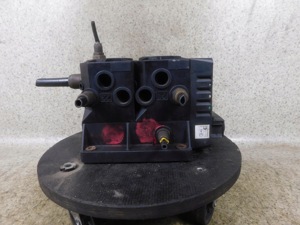 Купити 033807 b413 812012001 клапан ebs haldex напівпричіп renault magnum dxi