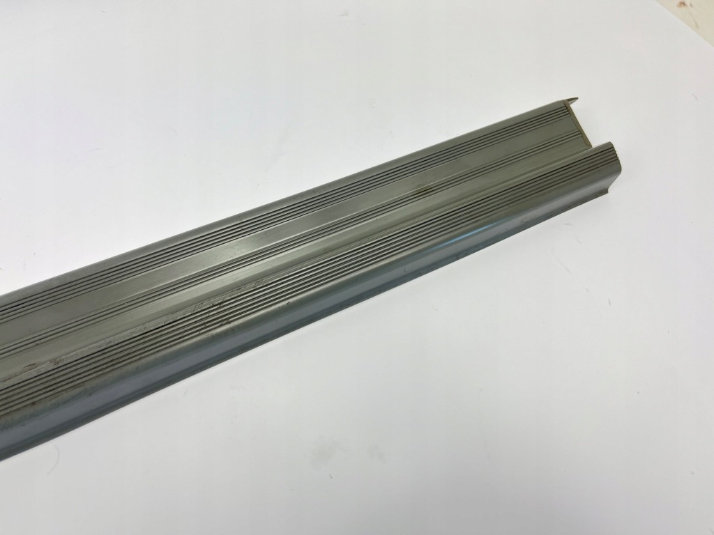 Купити Молдинг поріг накладка поріг mercedes we201 190 перед права ліва сіра