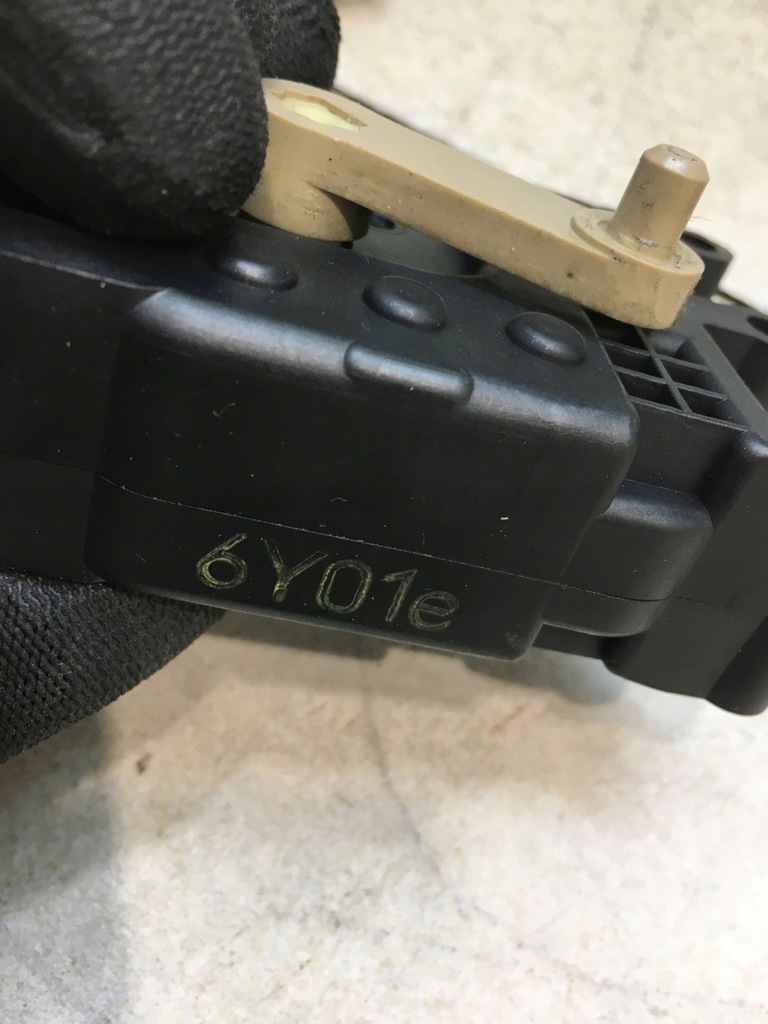 фото №6, Моторчик отопителя mazda 5 i 2.0 cd hb601ba6r-01