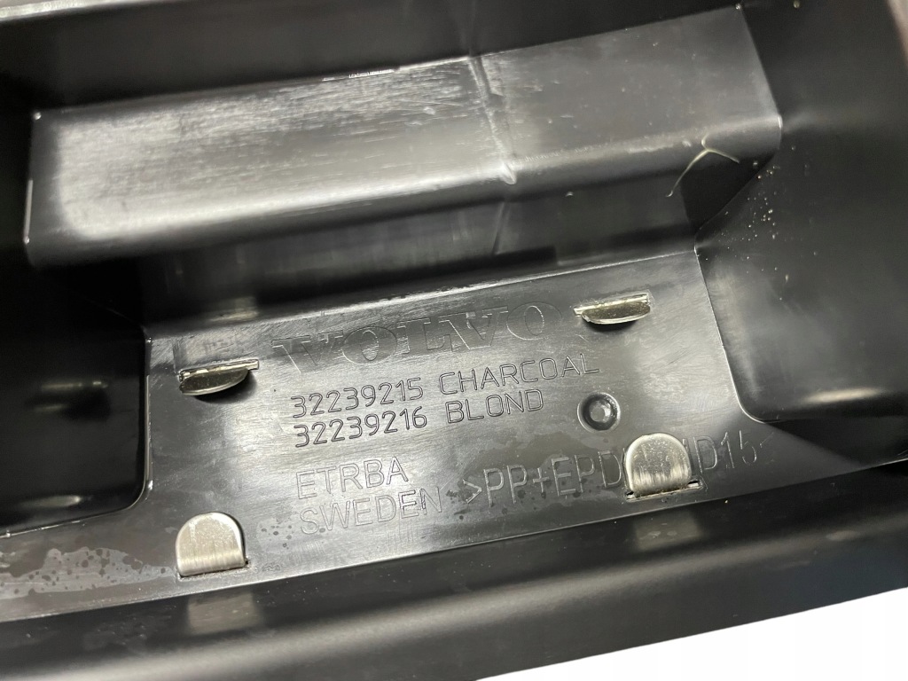 фото №9, Молдинг накладка поперечина заднього volvo xc90 ii