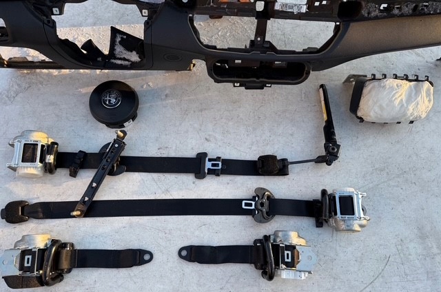 фото №7, Alfa romeo giulia панель приладів консоль подушка безпеки подушки безпеки повітряні ремені pas шкіра !