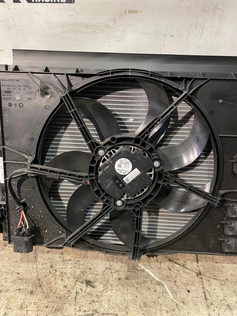 Купити Комплект радіатор volkswagen skoda seat audi q2 golf a3 бензин