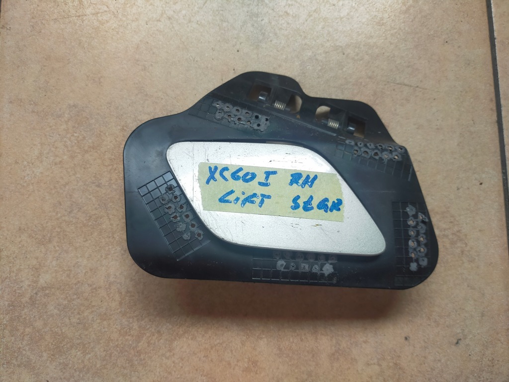 фото №1, Volvo xc60 lift заглушка кришка омивач петля