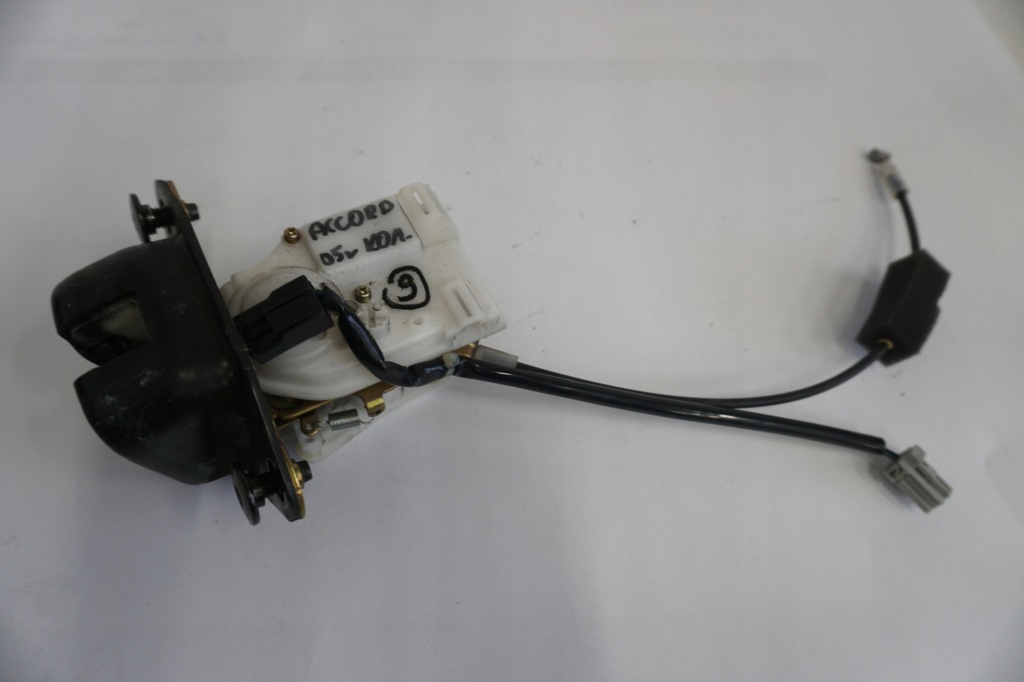 фото №1, Honda accord vii kombi замок крышки багажника