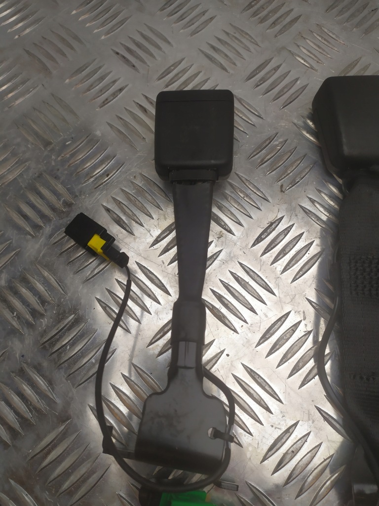 Купити Alfa romeo stelvio замки ременів безпеки сидіння 156136316 156136320