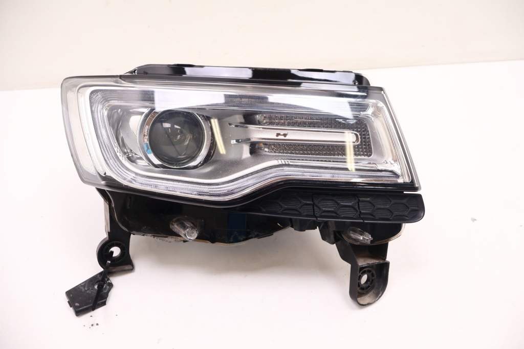 фото №1, Jeep grand cherokee wk2 лампа права перед 68144704ag