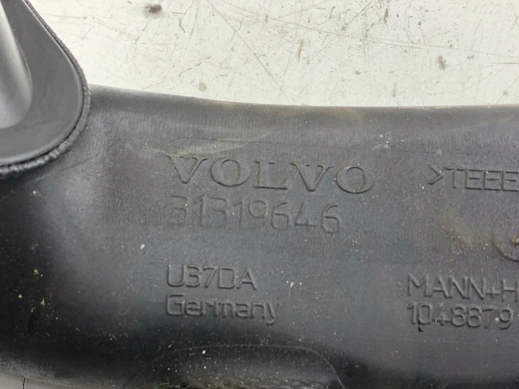 фото №3, Volvo c30 lift 2.0 d труба шланг воздуха d3