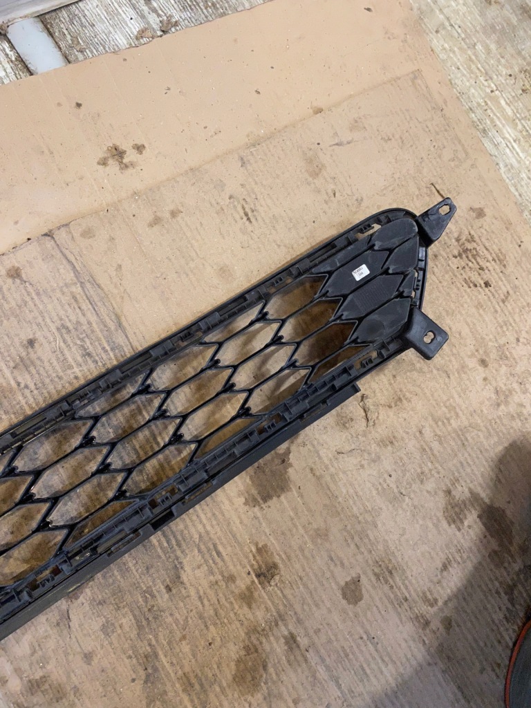 фото №7, Средняя решётка бампера hyundai i30 iii lift 18r-