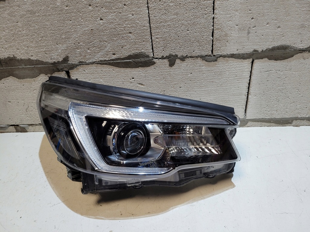 фото №1, Subaru forester v sk 18+ лампа правая передняя правый перед led bi funkcjonal