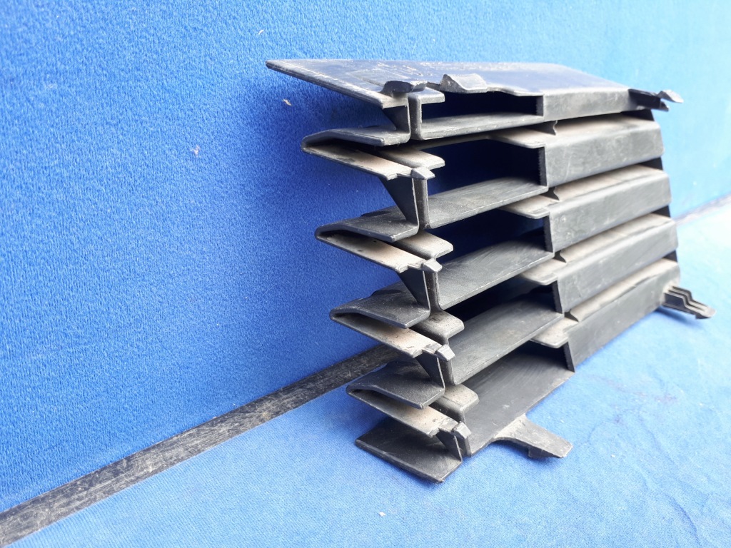 фото №5, Toyota prius 2003 03-09 решітка заглушка права