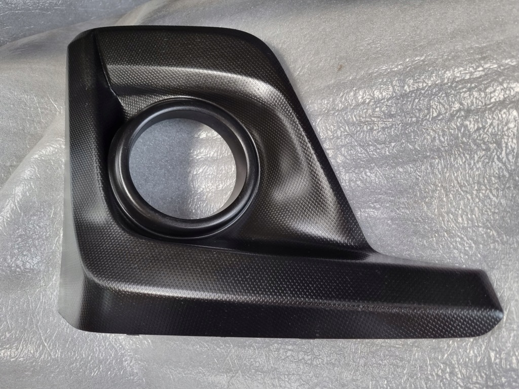 фото №1, Subaru xv crosstrek правая решётка бампера