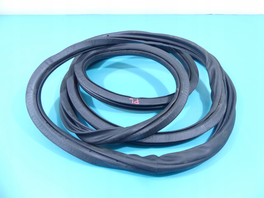 Купити Прокладка двері перед ліва vw touareg 2 10-