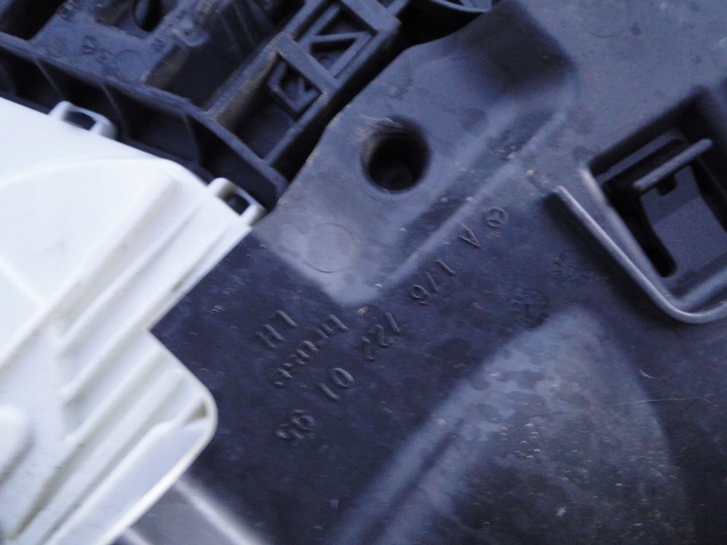 фото №12, Mercedes gla 156 x156 вкладыш дверь передние левая