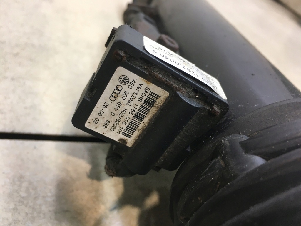 фото №8, Амортизатор правый задняя vw phaeton 3.2 v6 3d0616002g