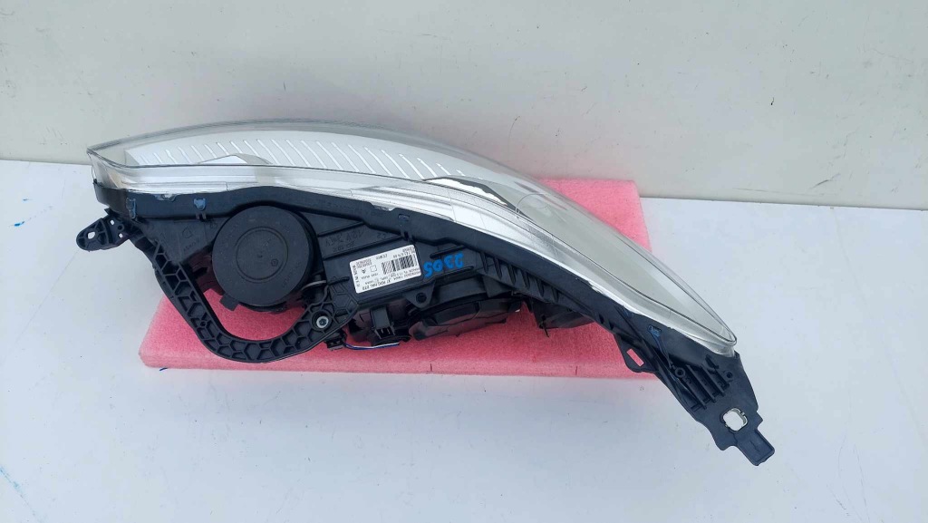 Citroen c5 3 x7 фара правый  перед передняя обычная + led новая оригинальный номер 2305 с Разборки