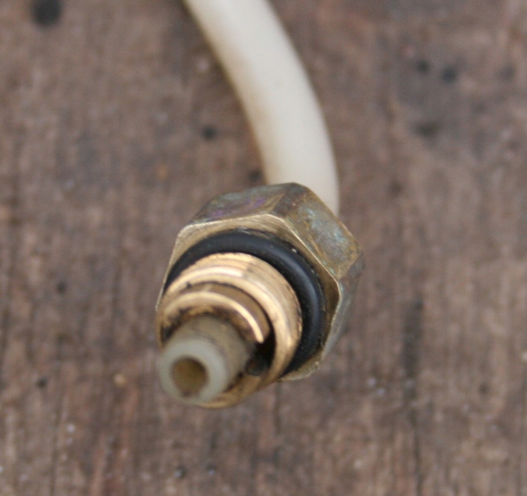 фото №3, Mercedes w220 шланг airmatic короткий