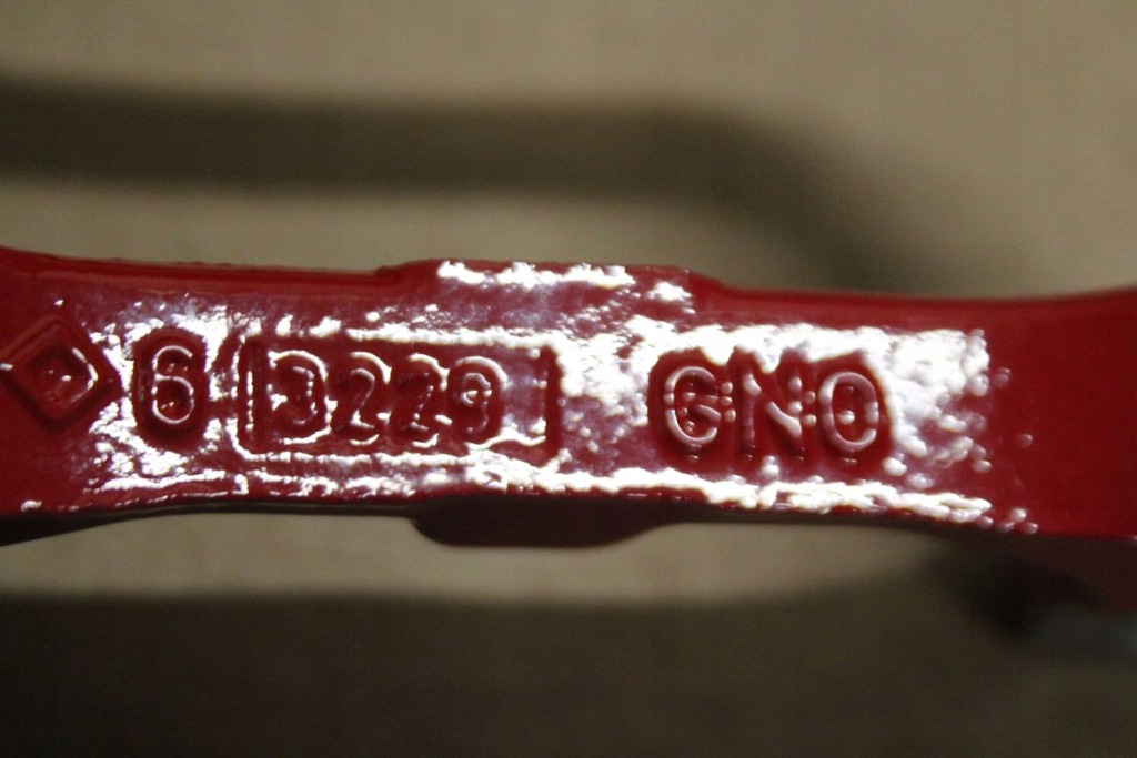 фото №5, Скоба гальма lewego trzpienie audi a6 4m0615425c