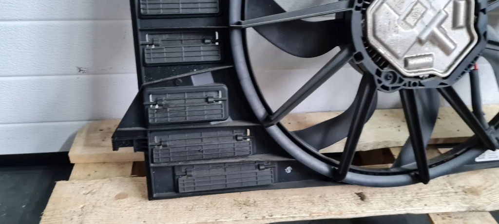 Купити Q7 4m 2 вентилятор радіатора 3.0 tdi 8w0121003b 8w0959455c a4 b9 8w a5