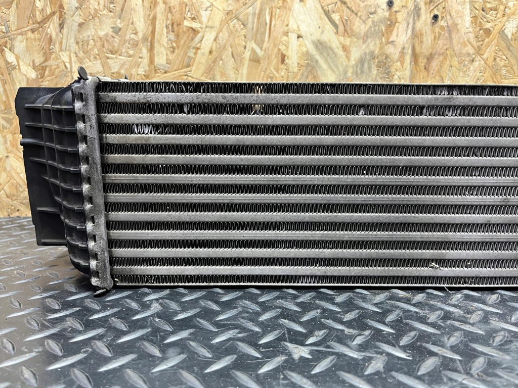 фото №6, Радіатор інтеркулер оригінал behr bmw f10 f11 оригінальний номер 7805629