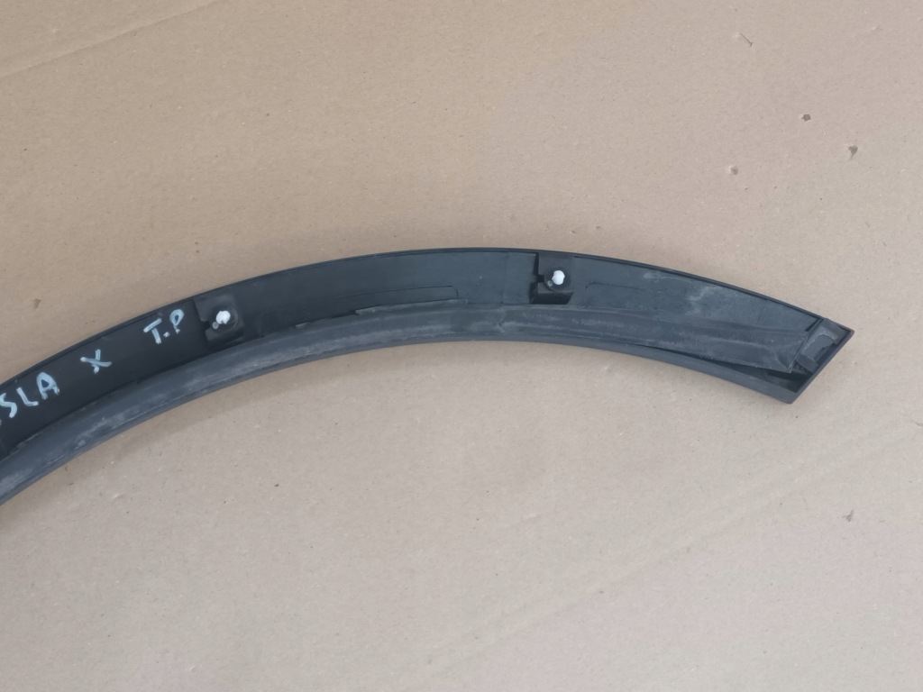 Молдинг на двері правий задній tesla x задня права Недорого