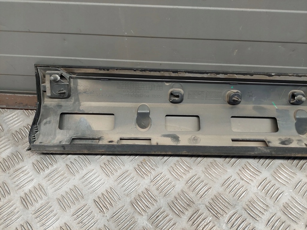 фото №5, Audi q3 f3 83a853959a перед сторона левая накладки