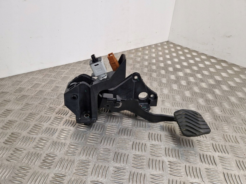 фото №1, Nissan juke ii f16 2020 педаль тормоза