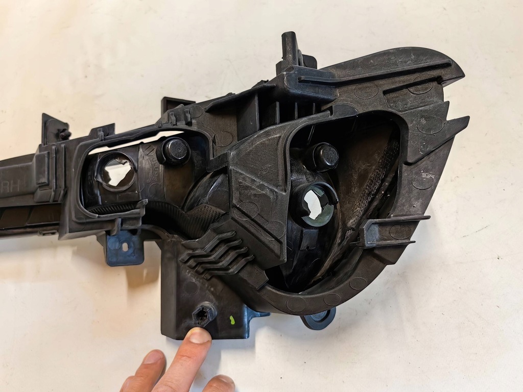 фото №8, Kia sportage iii- противотуманная фара правый polecam