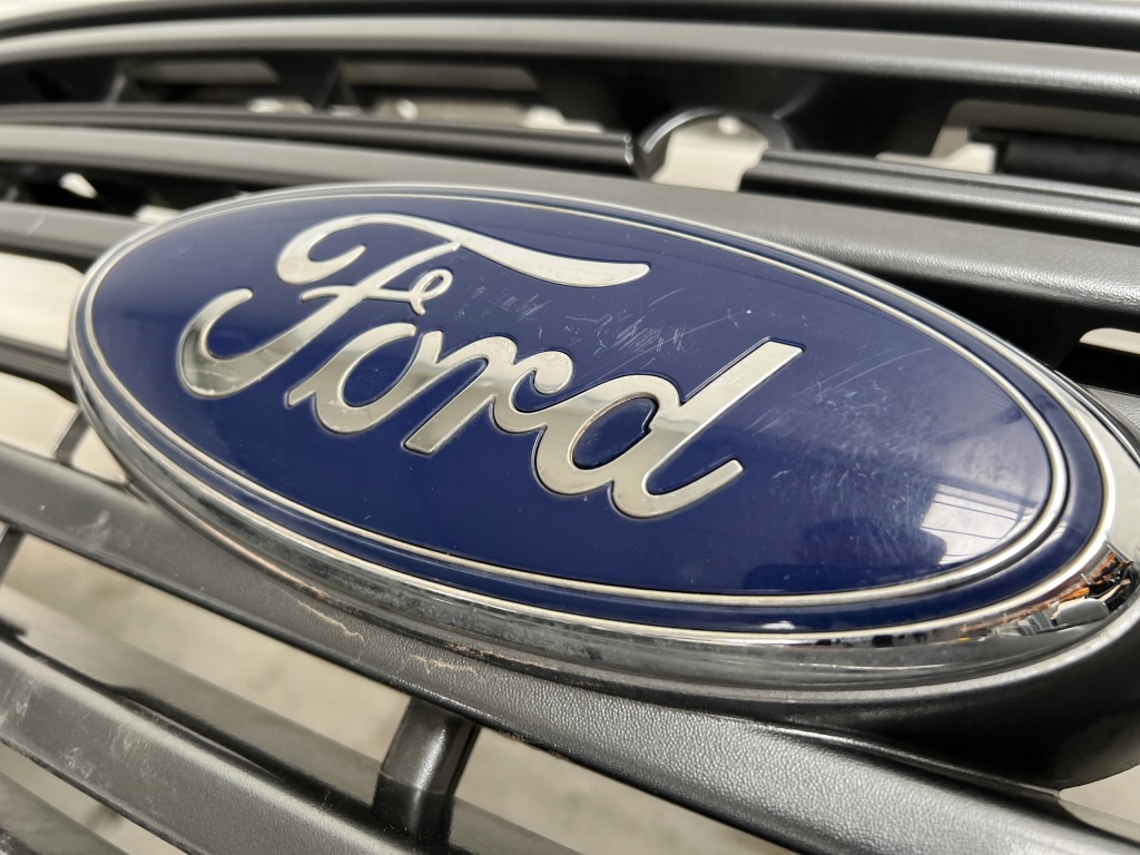 Купити Бампер передній ford transit mk8 4 pdc