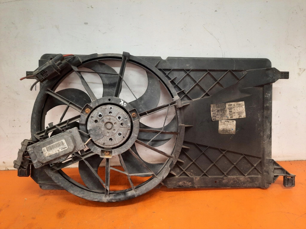 Ford focus c-max 1 03-07 1.8b 120km вентилятор радиатора 3m5h8c607rd csda Оригинал