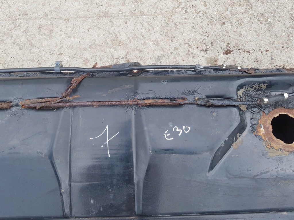 Бак топлива bmw e30 широкая лампа с Разборки