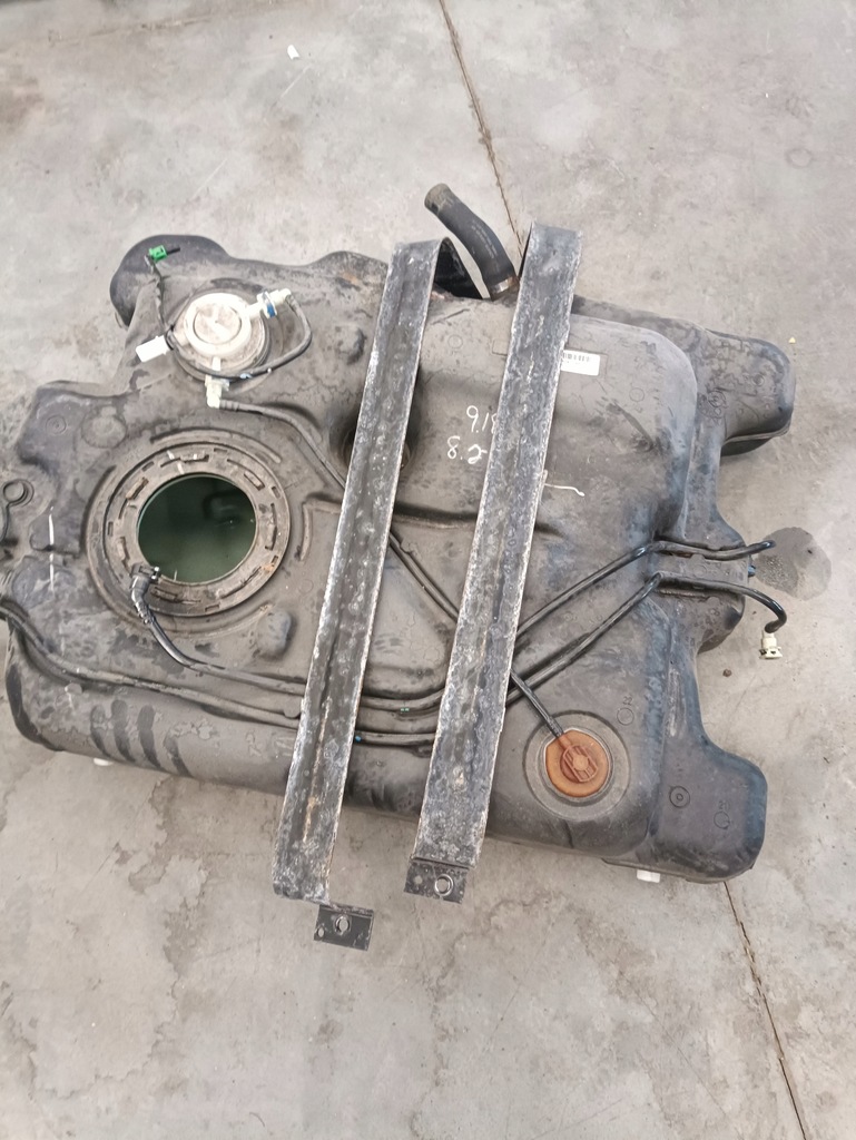 фото №10, Chrysler town country бак пального