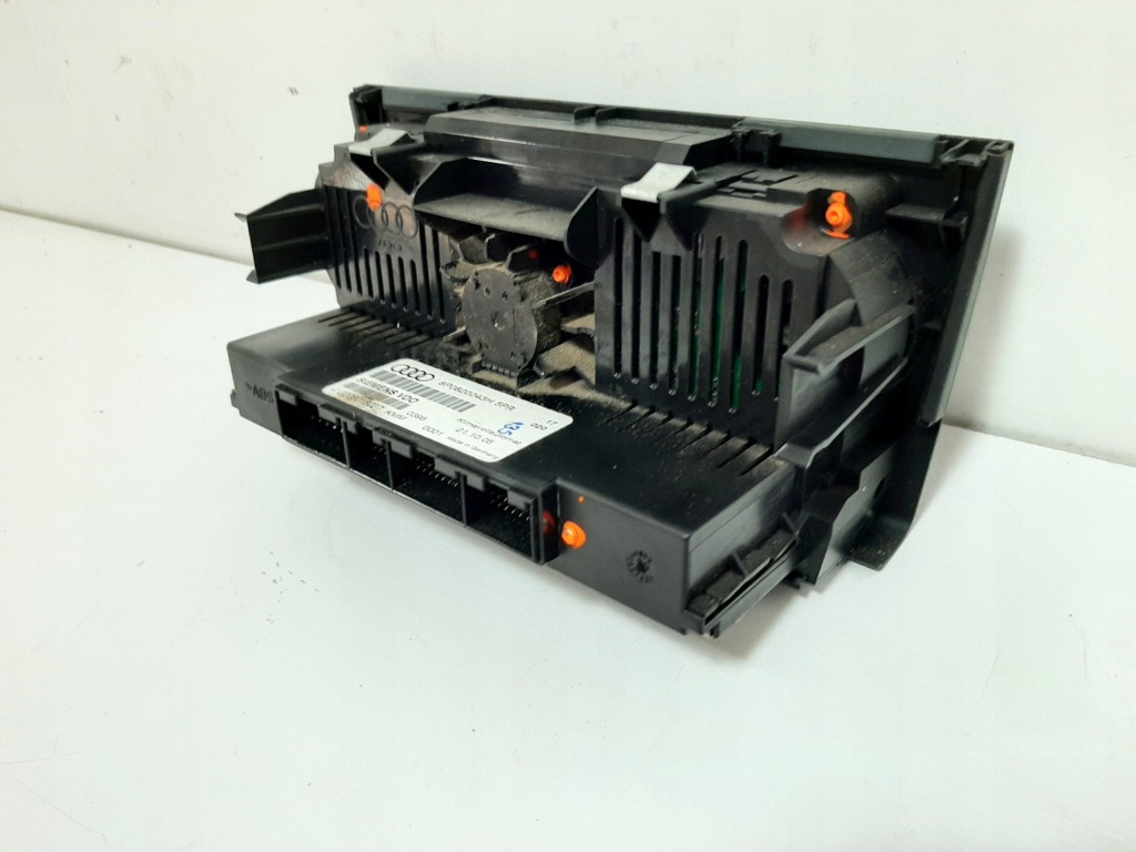 фото №10, Audi a3 8p 06r панель обдув кондиціонера 8p0820043h